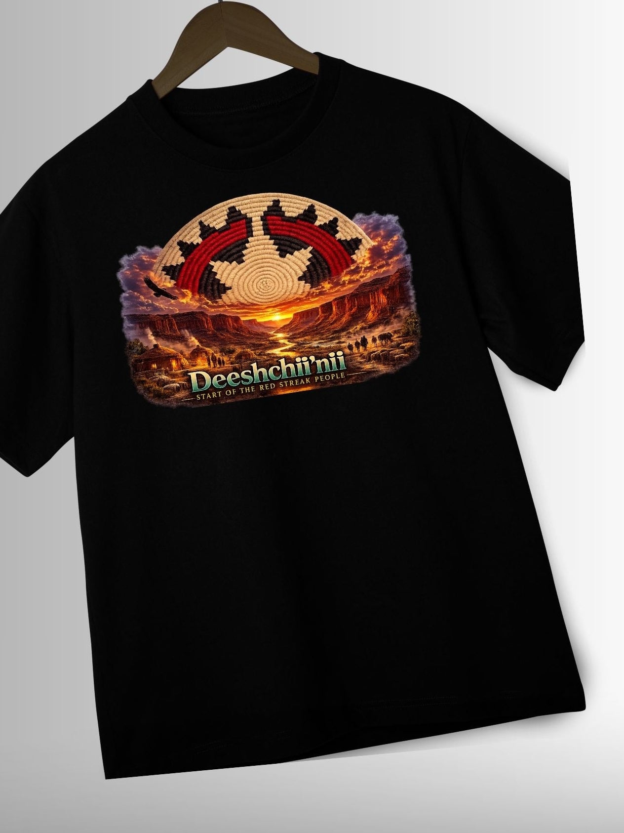 Deeshchiiʼnii Clan T-Shirt – Start of the Red Streak People